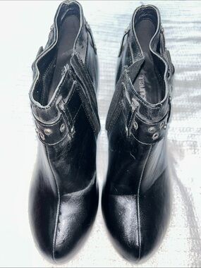 Maurice’s women’s Black Leather Ankle Booties with Buckle Strap size 8.5
